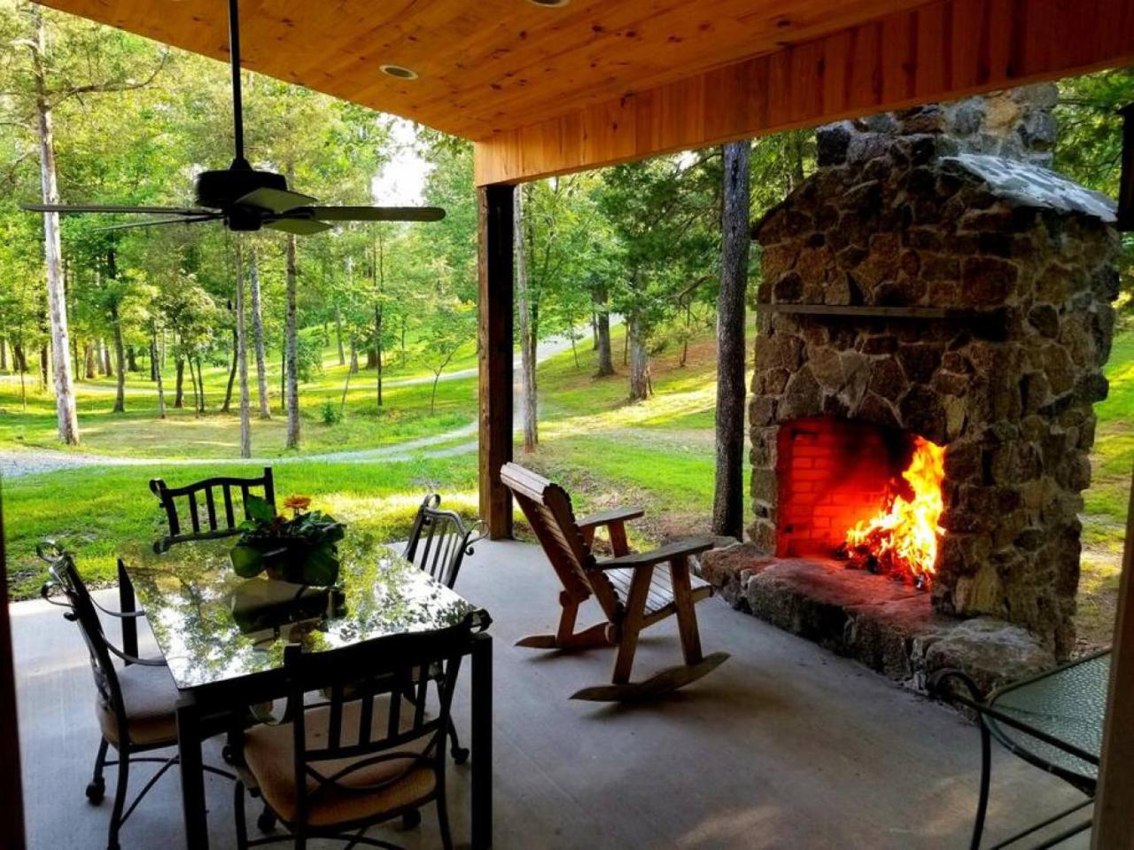 Farm stay Shire At White Lotus Eco Retreat Stanardsville